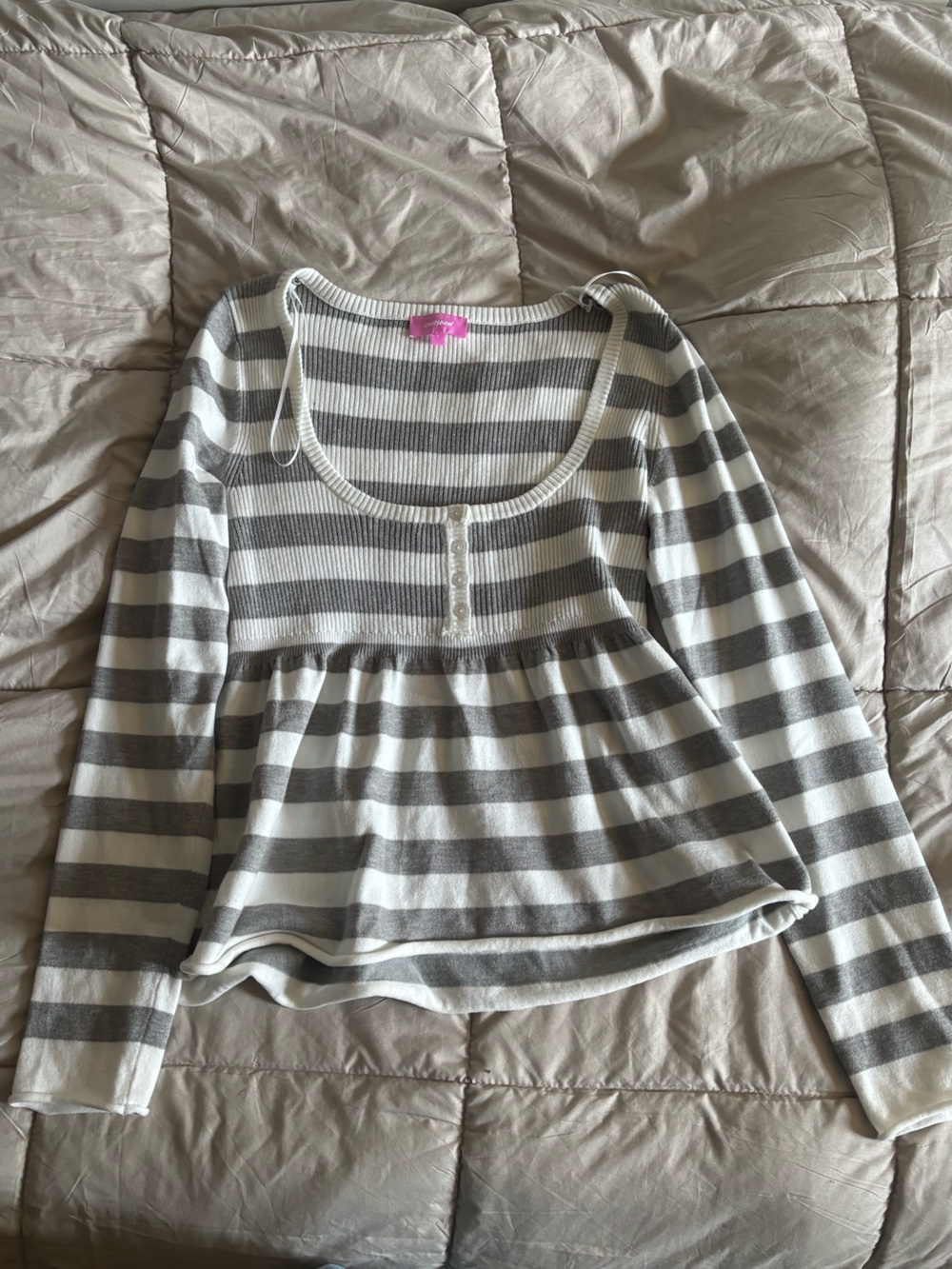 Striped Scoop Neck babydoll Top in Gray and White